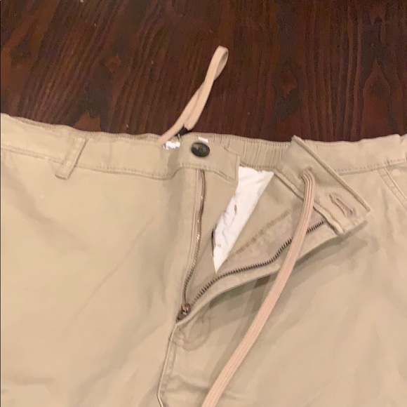 Amazon basics khaki - Picture 3 of 5